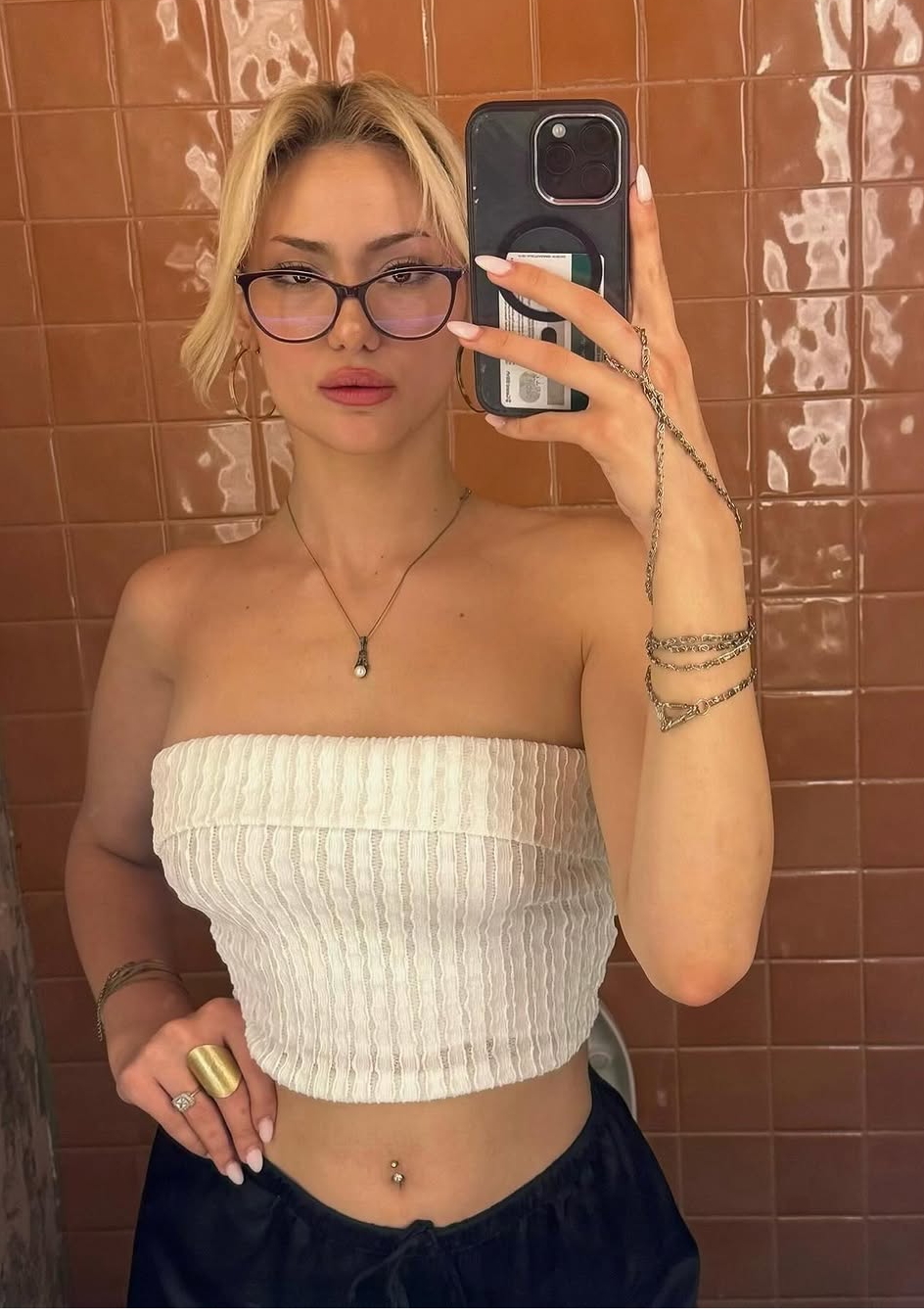 Bozalan Sofistike Bayan Escort Hacer