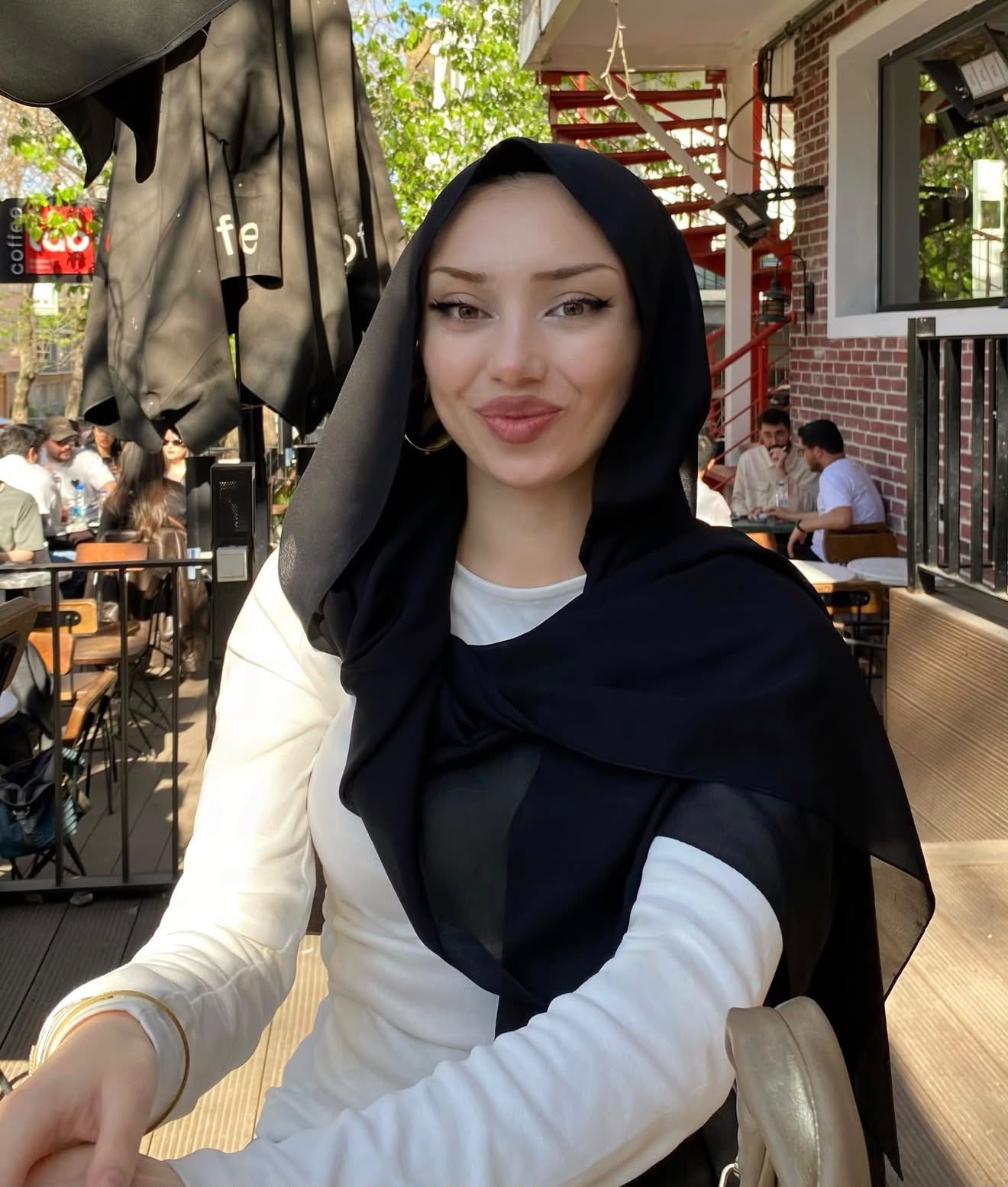 Havuzlu Kapalı Escort Elif